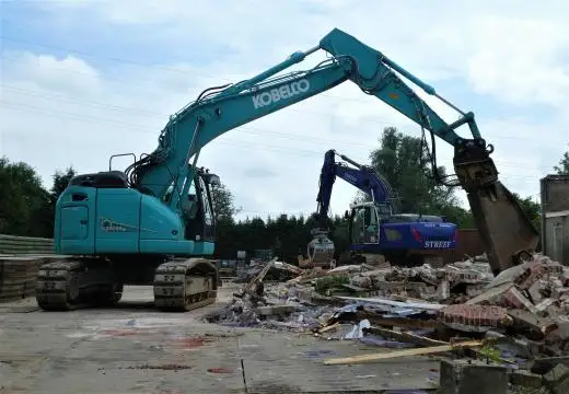 Construction waste need to be loaded into a large skip bin from cheap skip bin hire launceston service